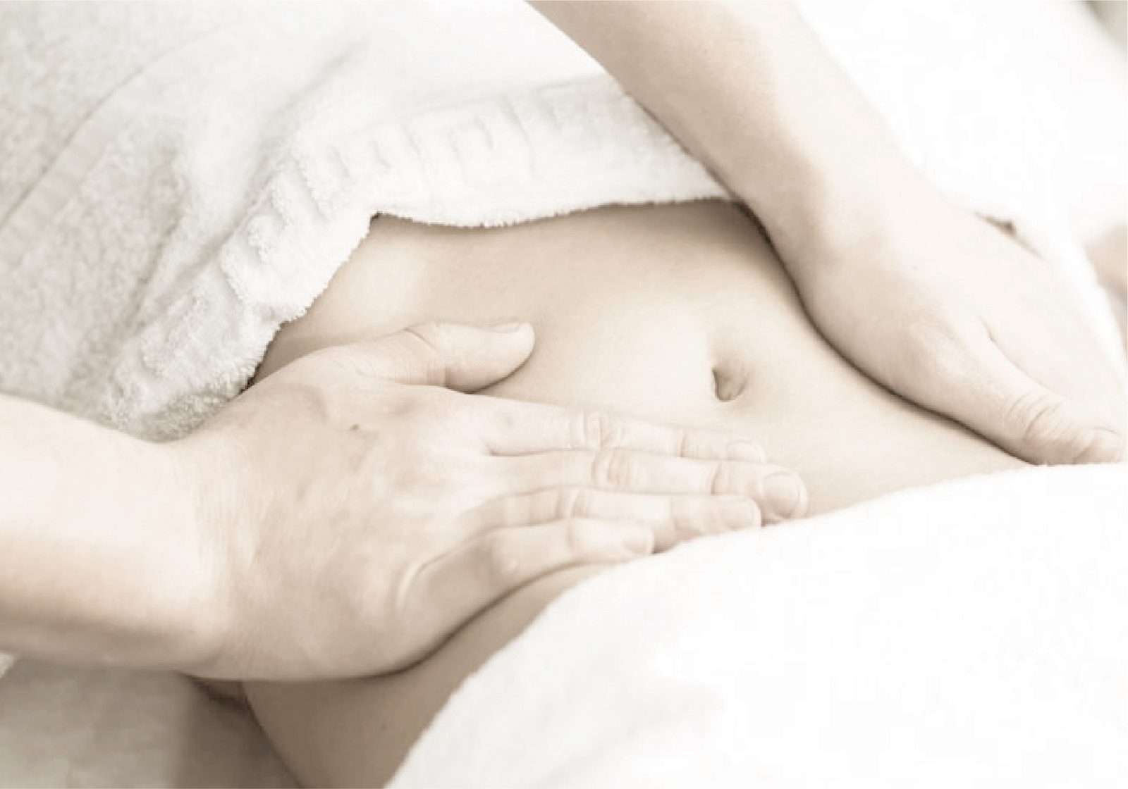 Targeted fibrosis massage on a post-surgical abdomen